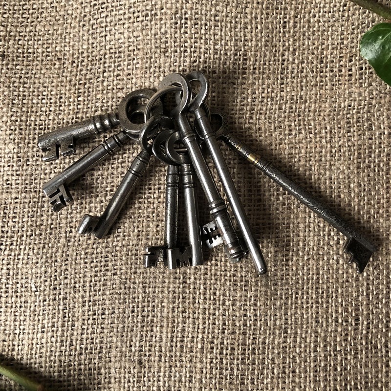 Bundles of Keys-collier-antiques-img-6938-main-637499458518767303.jpg