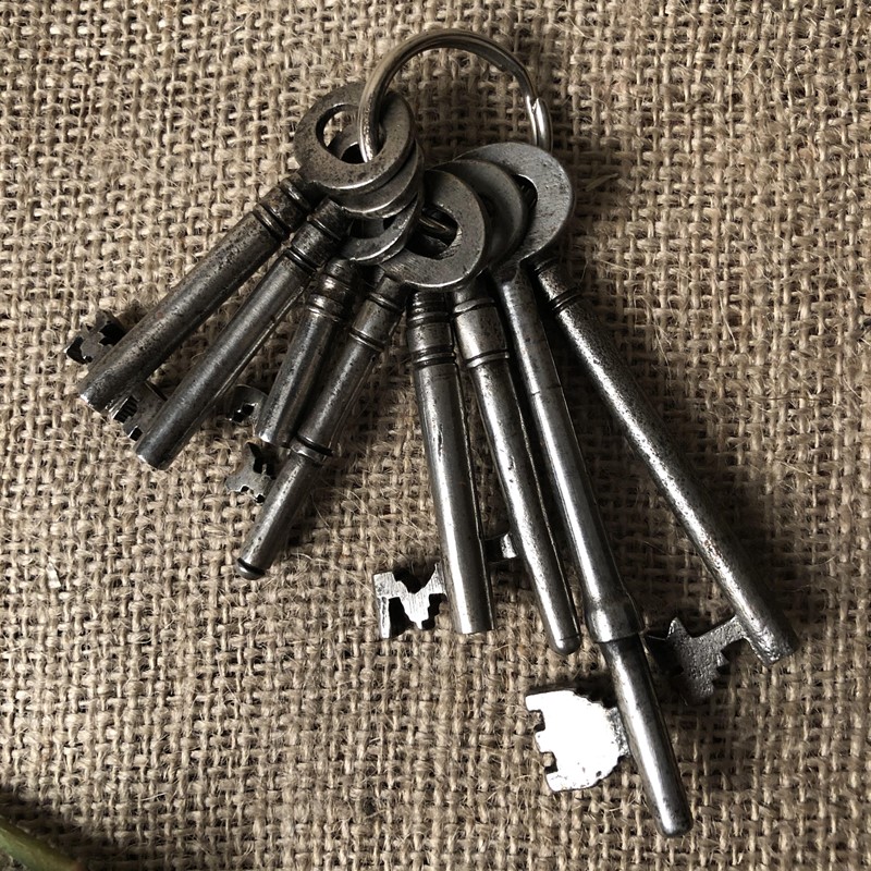 Bundles of Keys-collier-antiques-img-6939-main-637499458544705366.jpg