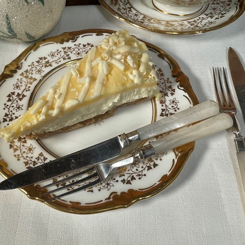 4 Pieces Of Mother Of Pearl Cutlery