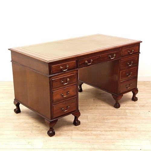 Antique Edwardian Chippendale Style Solid Walnut Leather Top Pedestal Desk 