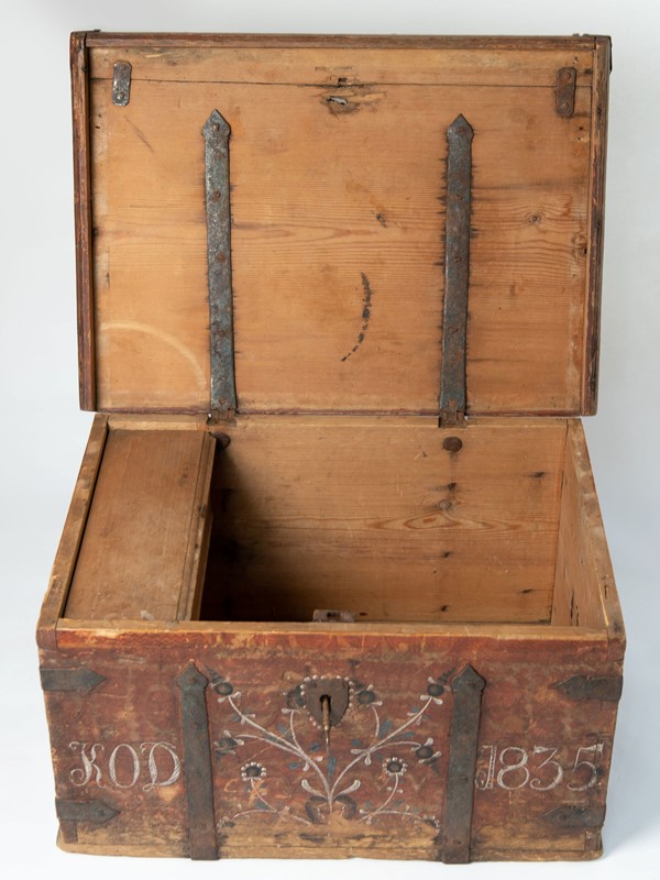 Antique 19th Century Swedish Marriage chest, 1835-decorative-antiques-uk-dajuly21-235-4x3-main-637631949671317807.jpg