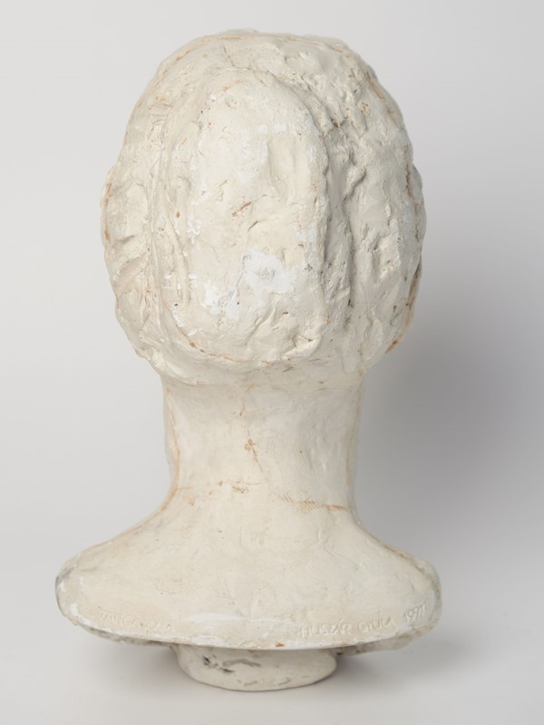 Beautiful Vintage Plaster bust dated 1997  -decorative-antiques-uk-dasept20-151-4x3-main-637353521704623481.jpg