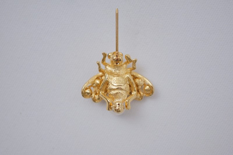 Vintage Joan Rivers Bee Pin Brooch, Signed-decorative-collective-selection-roomscape-dsc01219-1500x1001-main-637721363519097643-large-main-638132717199689679.jpg