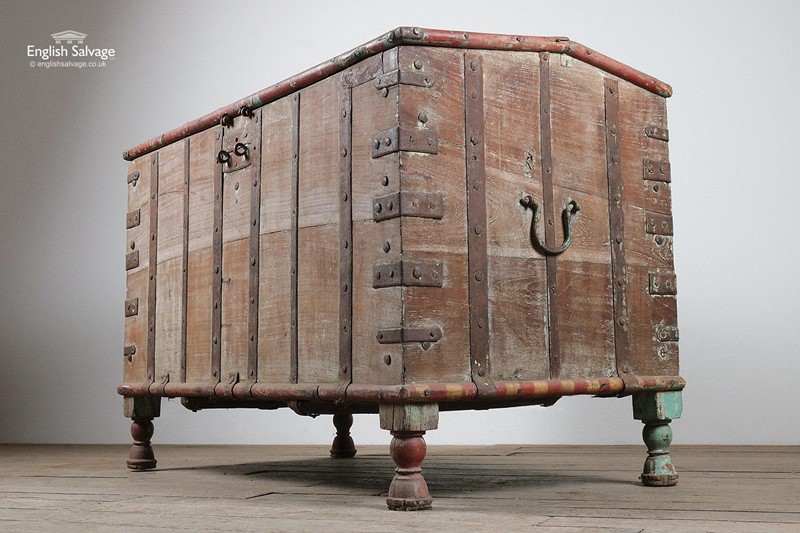 Antique hardwood trunk with iron banding-english-salvage-antique-hardwood-trunk-with-iron-banding-28442-pic3-size3-main-637728413867931161.jpg