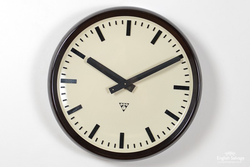 Mid-century bakelite clock with new mechanism-english-salvage-b0779-1-main-637689603068839407.jpg