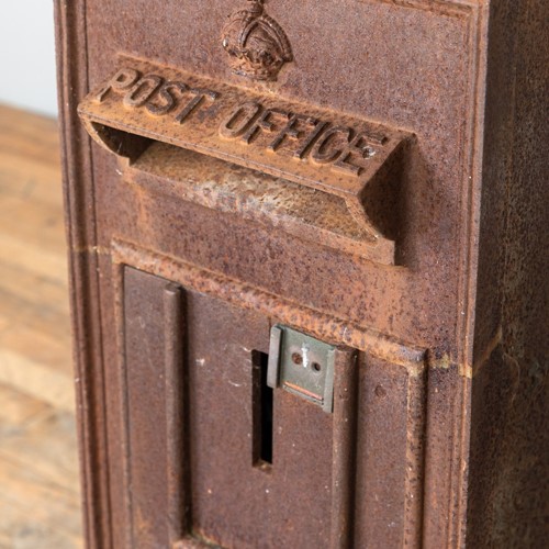 Authentic 1920s GR mounted postbox