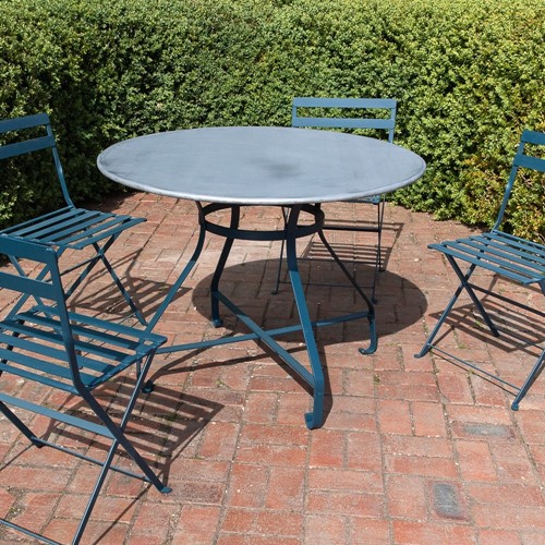 Circular bistro garden table and six chairs