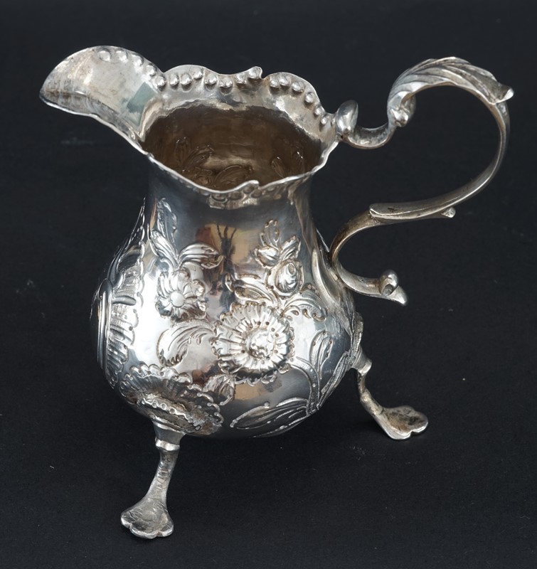 A george iii (1774) cream jug-epilogue-one-antiques-dsc02003-main-638027233869304897.JPG