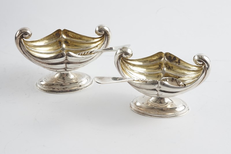 Excellent  Boxed Pair Of Silver Salt Cellars With Spoons, 1893-epilogue-one-antiques-gs3-main-638145031809194796.JPG