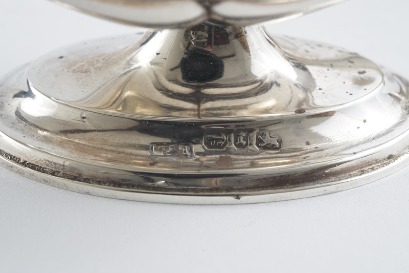 Excellent  Boxed Pair Of Silver Salt Cellars With Spoons, 1893-epilogue-one-antiques-gs5-main-638145031919037026.JPG
