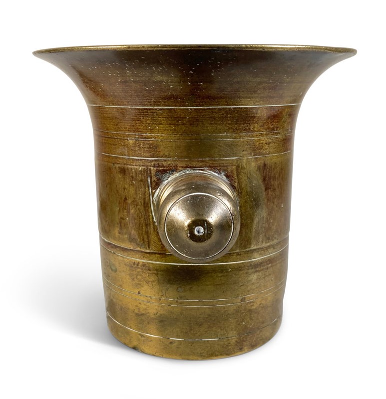 Brass Pestle And Mortar-fontaine-decorative-fon4680-d-webready-main-637775811572294808.jpg