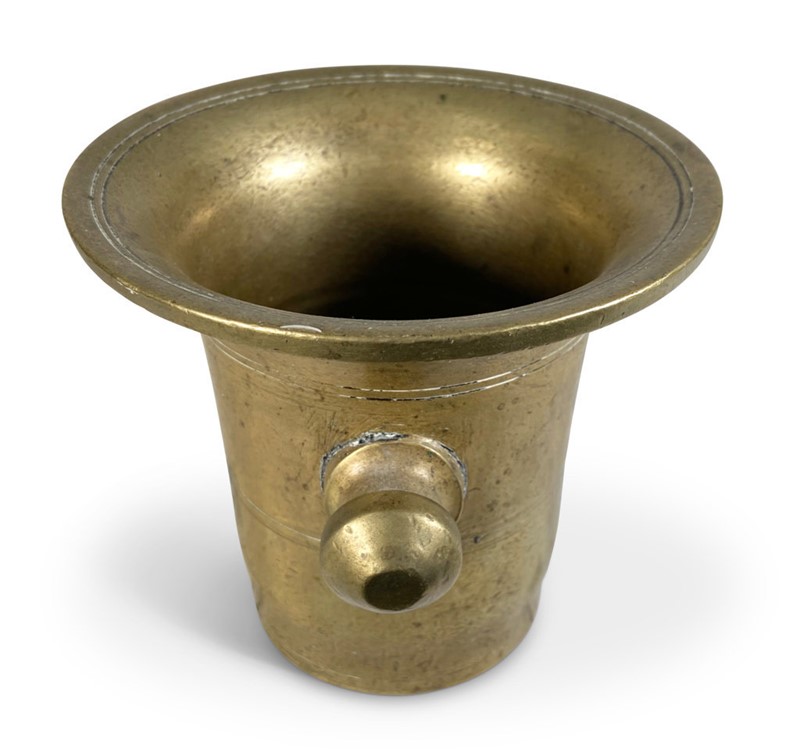 Brass Pestle and Mortar-fontaine-decorative-fon4681-e-webready-main-637775813771974940.jpg