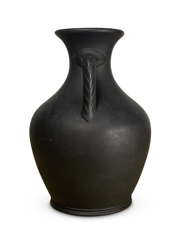 Wedgwood Basalt Urn-fontaine-decorative-fon5253-b-webready-main-637972815253755256.jpg