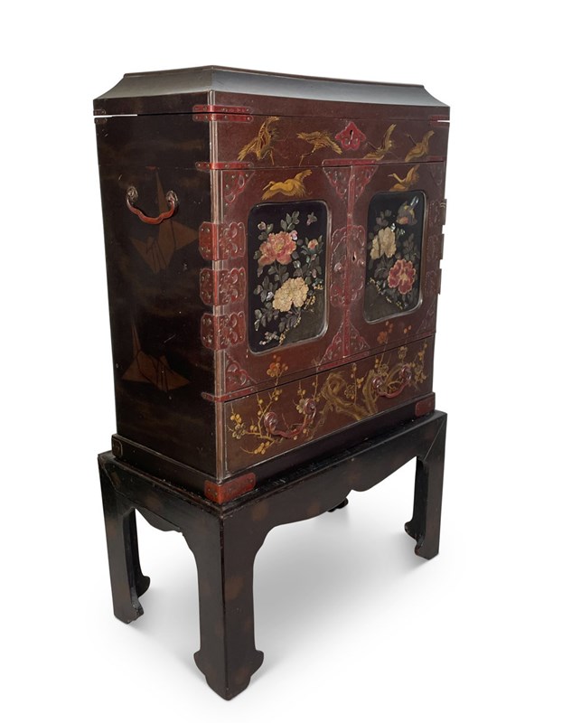 Chinese Export Lacquered Chinoiserie Table Top Cabinet On Stand-fontaine-decorative-fon5713-b-webready-main-638218894154421277.jpg
