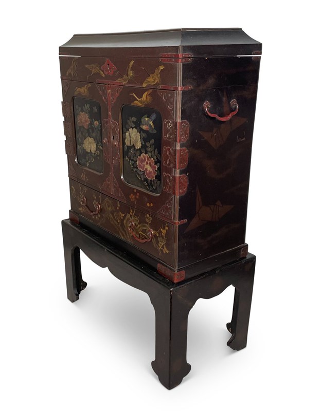 Chinese Export Lacquered Chinoiserie Table Top Cabinet On Stand-fontaine-decorative-fon5713-c-webready-main-638218894159733531.jpg
