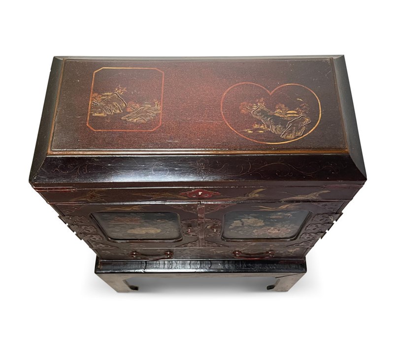 Chinese Export Lacquered Chinoiserie Table Top Cabinet On Stand-fontaine-decorative-fon5713-d-webready-main-638218894165514739.jpg