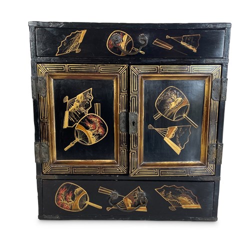 Chinese Export Lacquered Chinoiserie Table Top Cabinet