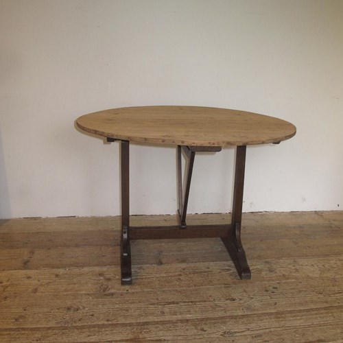 Antique Vendage Table