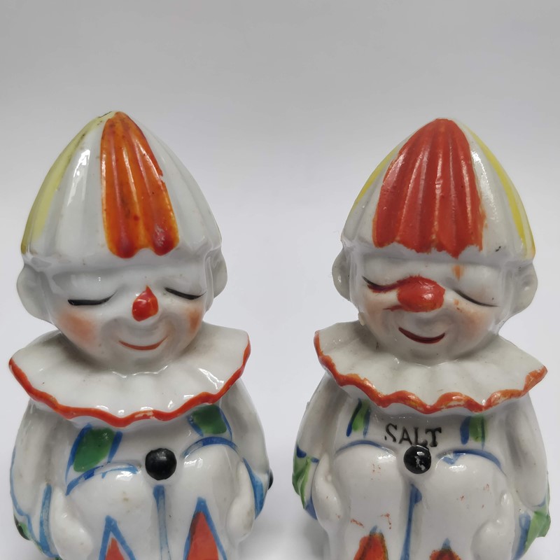 Clown Salt & pepper shakers-general-store-no-2-img-20190318-091229-main-636888035329573643.jpg