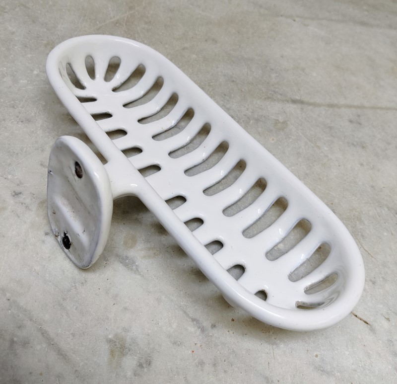 Stylish White Enamel Soap Dish-general-store-no-2-img-20220929-102729-main-638000450951131417.jpg
