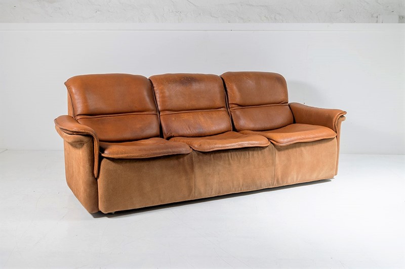 De sede ds12 model leather and suede 3 seater sofa-greencore-design-de-sede-model-ds-12-cognac-leather-and-suede-3-seater-sofa-1-main-637758460363384606.jpg