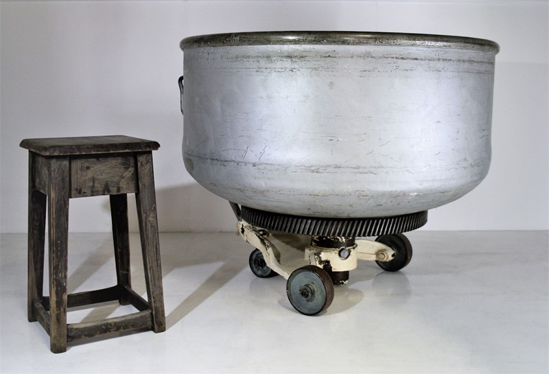 Cast iron bakery bowl-greencore-design-industrial-cast-iron-bakery-mixing-bowl-11-main-637341213438007050.jpg