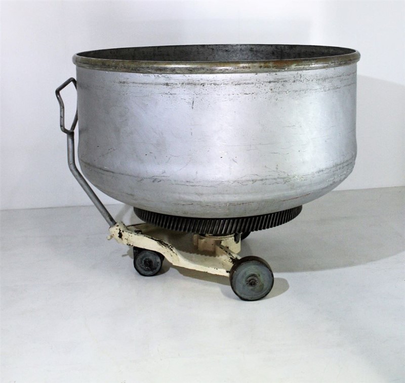 Cast iron bakery bowl-greencore-design-industrial-cast-iron-bakery-mixing-bowl-3-main-637341213406756826.jpg