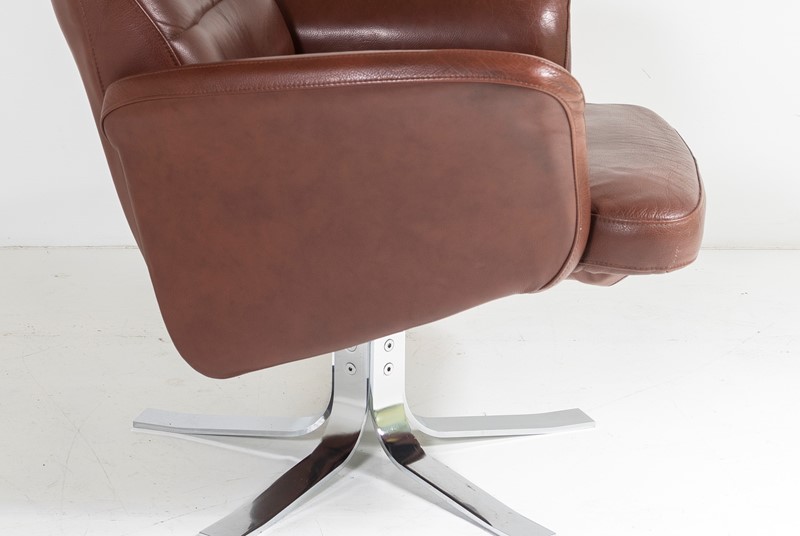 Mid-Century  Cognac Leather Swivel Reclining Chair-greencore-design-mid-century-danish-swivwl-recliner-leather-chair-10-main-637896290580900763.jpg