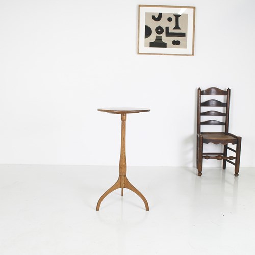 Elegant Mid Century Pedestal Side Table In Light Oak