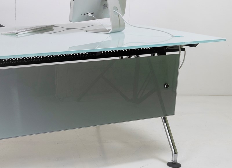 Executive ‘nomos’ desk by norman foster for tecno -greencore-design-norman-foster-nomon-for-tecno-executive-desk-glass-chrome-12-main-637854424540202018.jpg
