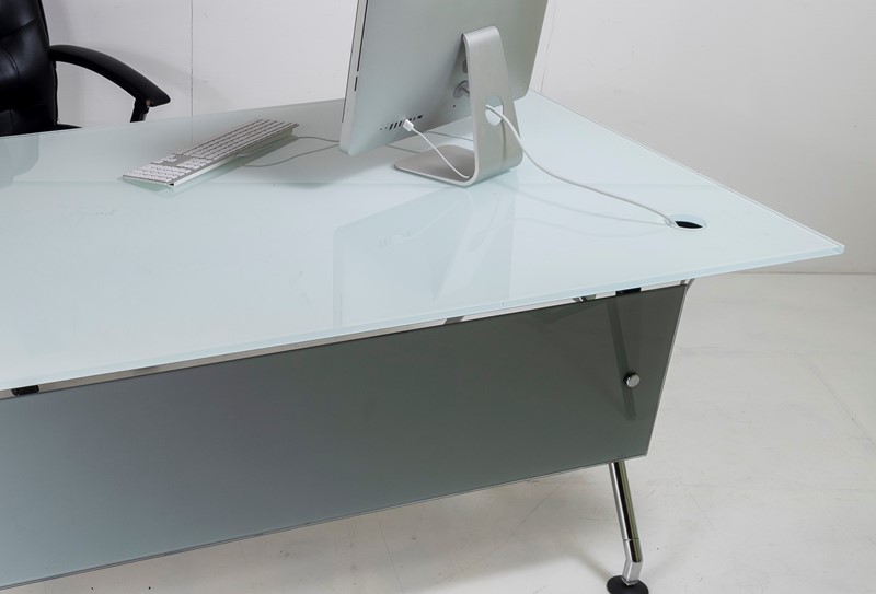 Executive ‘nomos’ desk by norman foster for tecno -greencore-design-norman-foster-nomon-for-tecno-executive-desk-glass-chrome-8-main-637854424500514479.jpg