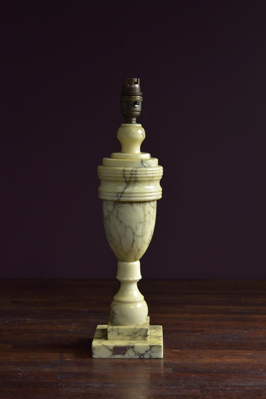 Baluster Alabaster Lamp-haes-antiques-dsc-9665cr-main-637897160574260373.jpg