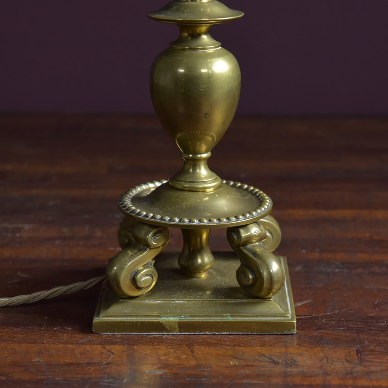 Edwardian Cast Brass Lamp-haes-antiques-dsc-9681cr-main-637897050508944337.jpg