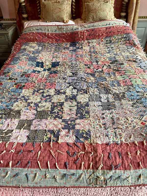 Vintage Patchwork Double Quilt-hand-of-glory-1-6d67bb1a-bb16-4c96-9ce5-df71fa6cfe9c-1-201-a-main-638151859537373499.jpeg