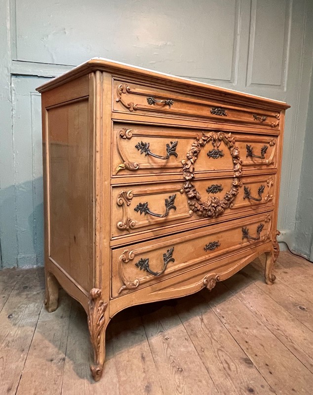 French Marble Top Foliate Carved Beechwood Commode-hand-of-glory-7-91383ba0-e371-412a-b9be-d2675ef71c39-1-201-a-main-638086317808385276.jpeg
