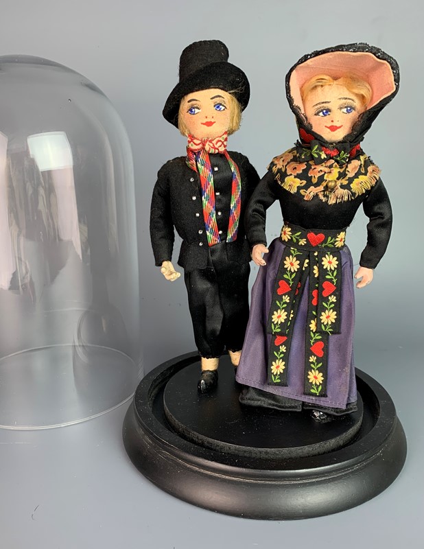 Pair of Vintage Spanish Costume Dolls & Glass Dome-hand-of-glory-98435648-0e7f-4f5f-8593-0181204146fc-1-201-a-main-637427044948134401.jpeg