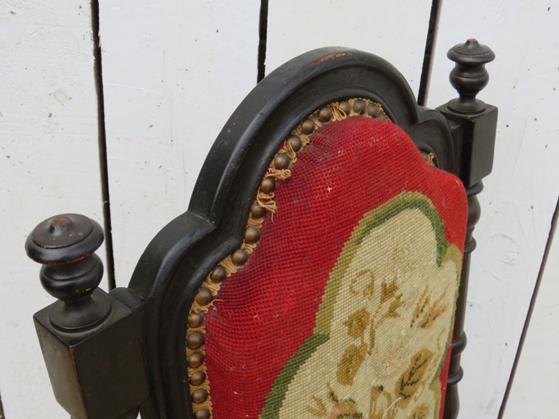 Antique French Prie Dieu Prayer Chair-harmony-antiques-img-3716-1024x768-main-637949737932568185.jpg
