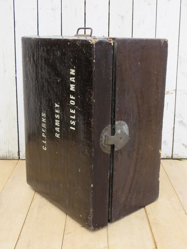 Antique English Trunk Or Coffee Table-harmony-antiques-img-6535-768x1024-2-main-638259854656147935.jpg