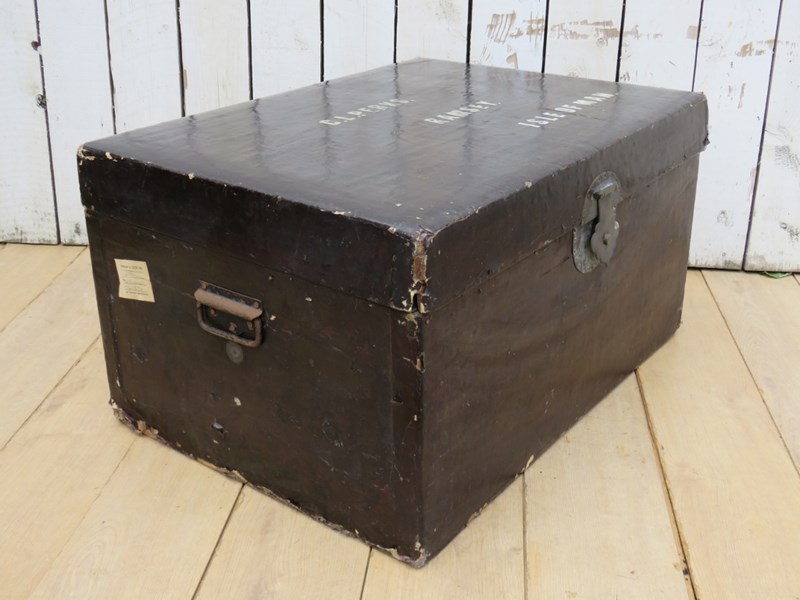 Antique English Trunk Or Coffee Table-harmony-antiques-img-6538-1024x768-main-638259855482486547.jpg
