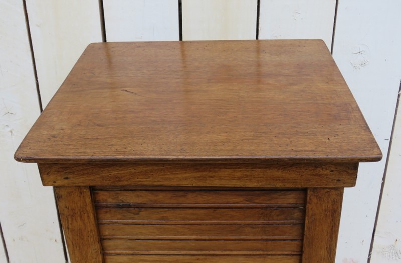 Antique Elm Bedside Cabinet-harmony-antiques-img-7094-1024x672-main-637286021635851949.jpg