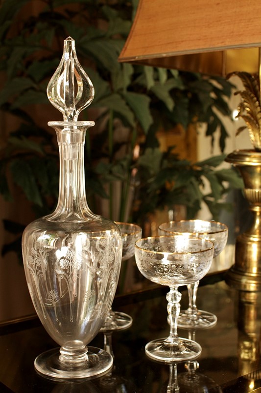 Art Nouveau Crystal Decanter with Elegant Etching-house-of-hummingbird-0629e938-fa14-46a7-bcc8-a7af0b1818f4-main-638034206082668408.jpeg