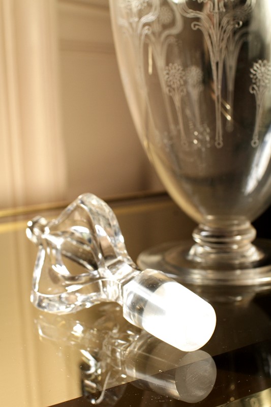 Art Nouveau Crystal Decanter with Elegant Etching-house-of-hummingbird-3f1921e0-a528-4ac9-a15a-c613e0bcdb56-main-638034206425539775.jpeg
