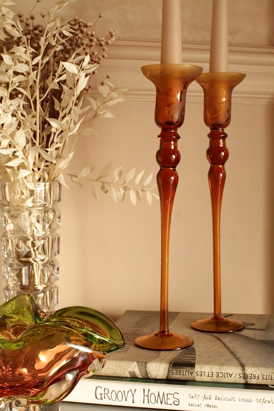 A Pair Of Elegant Amber Glass Candleholders-house-of-hummingbird-7b14141d-6232-4df9-a4c0-04be8a6e3784-main-638034231125303898.jpeg