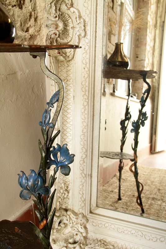 Decorative Floral Etagere-house-of-hummingbird-9f6a67c0-49f1-4dc3-84f9-becec7e6b235-main-637920312668684526.jpeg