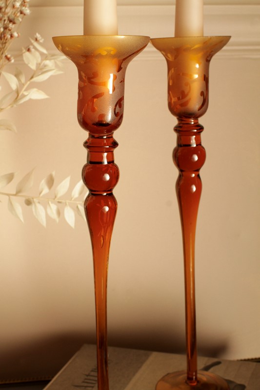 A Pair Of Elegant Amber Glass Candleholders-house-of-hummingbird-e85e5deb-e622-4f64-8892-aba9eda5d794-main-638034230987336669.jpeg
