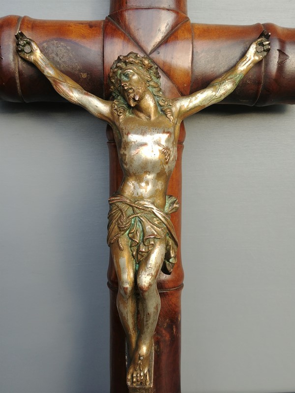 Carved crucifix-hunter-campbell-antiques-20220128-151245-main-637805269613542617.jpg