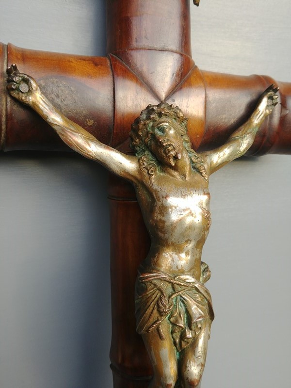 Carved crucifix-hunter-campbell-antiques-20220128-151253-main-637805270129954646.jpg