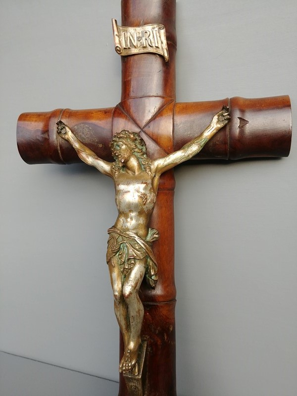 Carved crucifix-hunter-campbell-antiques-20220128-151414-main-637805270722501130.jpg