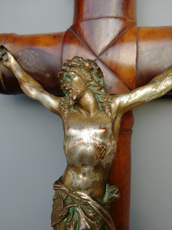 Carved crucifix-hunter-campbell-antiques-20220128-151423-main-637805271946928550.jpg