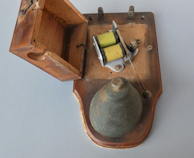 Circa 1920s butlers/servants bell box bell-hunter-campbell-antiques-p1000142-main-637407201066222941.JPG
